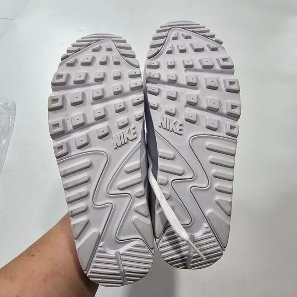 Nike Air Max 90 Sneaker in White - Picture 9 of 10